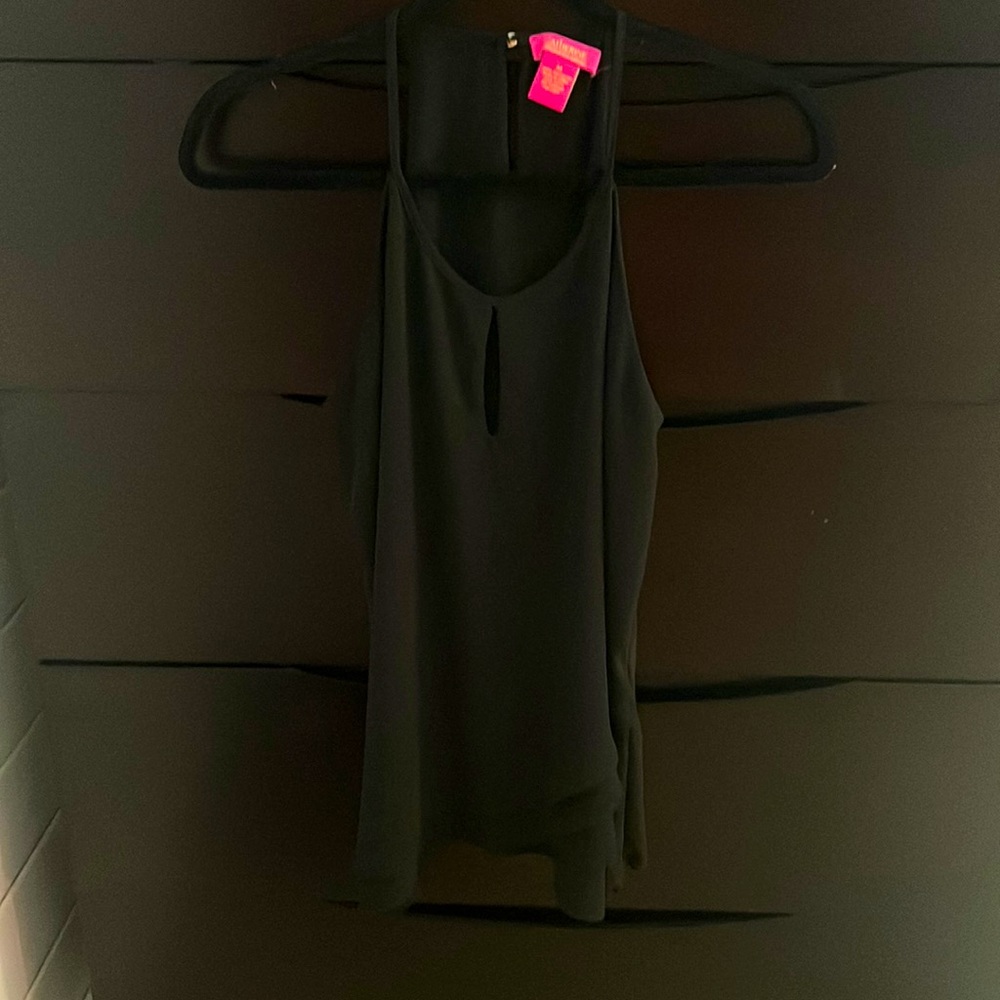 Keyhole black flowy tank